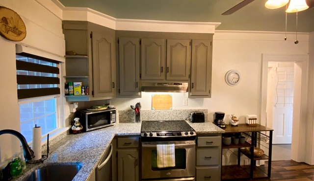 KnightPlace - The Irene - 1BD-1BA Apartment in Duplex - Near Mercer University