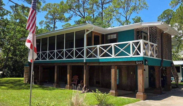 Knot Just Fishin: Ice Machine, Bikes, Covered Patio, Outdoor TV, Grill, & Games.