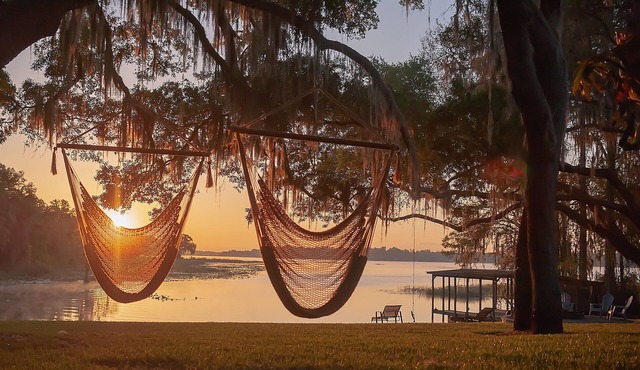 Lake Breeze Cottage 1 in Hernando