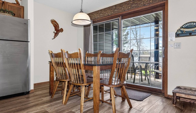Lake front 2-bedroom on the Eagle River Chain of Lakes with indoor pool and jacu in Eagle River
