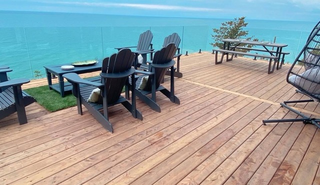 Lake House with private beach on Lake Huron, 4 bed, 2 bath - all season. in Goderich