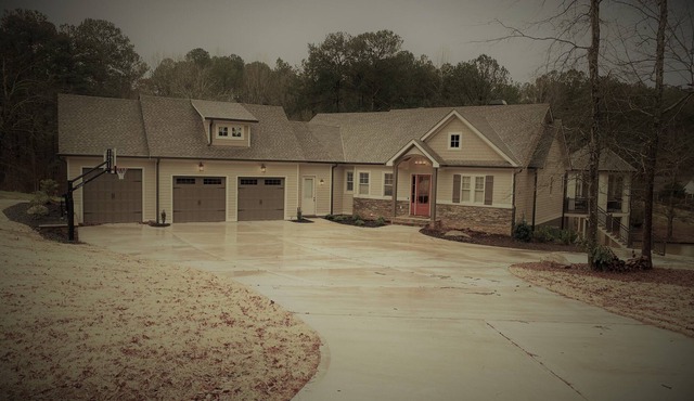Lake Oconee Hidden Treasure. Who said you can't have everything in one place?!