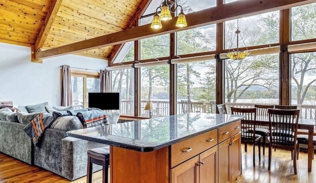 Lake Winnipesaukee 4 season lakefront home! 2.5 miles to downtown Wolfeboro. in Wolfeboro