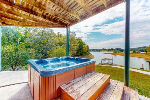Lakefront Cabin W Views Boat Ramp Dock Hot Tub
