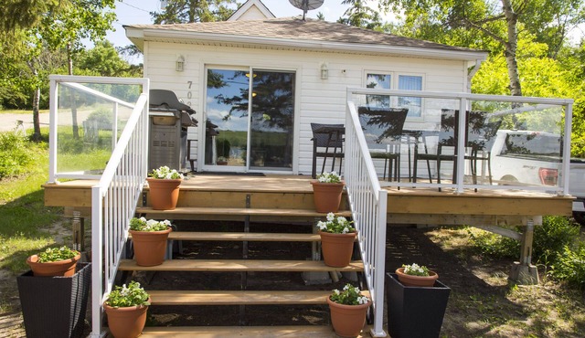 Lakefront Cottage in Manitou Beach - Three Bedroom Cottage, Sleeps 8 in Manitou Beach