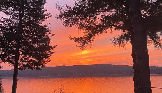 Lakefront Cottage close to ski slopes in the Eastern Townships in Dunham