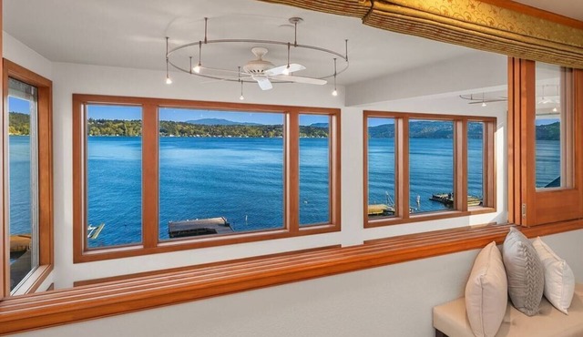 Lakeside Haven Escape in Bellevue