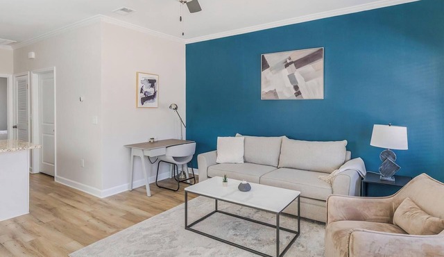 Landing | Amazing 1BD, Courtyard, Gym