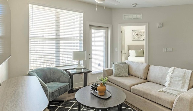 Landing | Beautiful 2BD, Gym, Pool