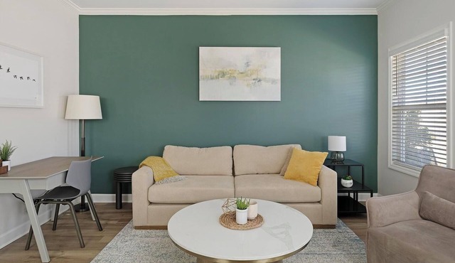 Landing | Beautiful 2BD, Gym, Pool