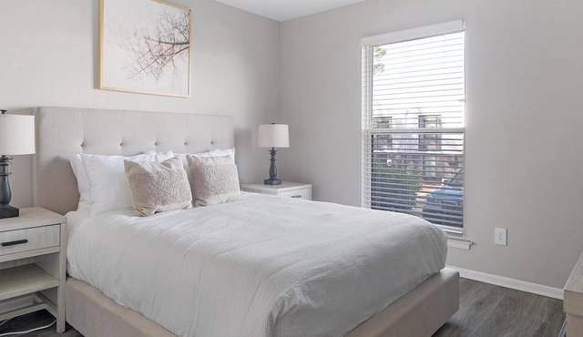 Landing | Beautiful 2BD, Gym, Pool