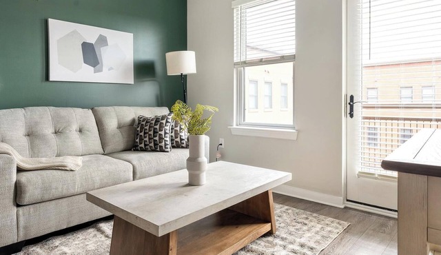 Landing | Beautiful 2BD in Downtown