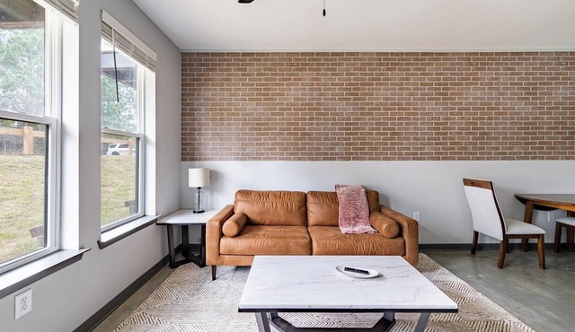 Landing | Chic 1BD, Rooftop Lounge, Game Room
