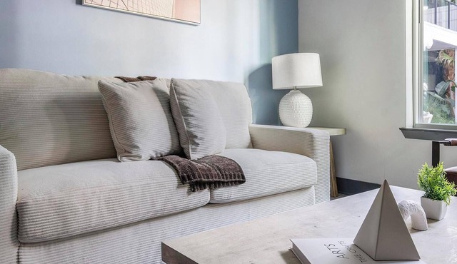 Landing | Incredible 1BD, Pool, Rooftop Lounge
