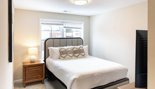 Landing | Spectacular 2BD, Pool, Game Room