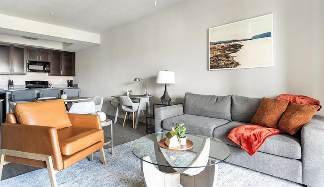 Landing Stylish 1BD Courtyard Gym