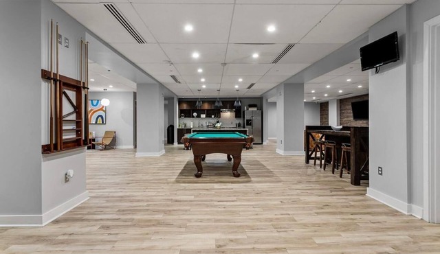 Landing | Stylish 1BD, Pool, Game Room in Kansas City