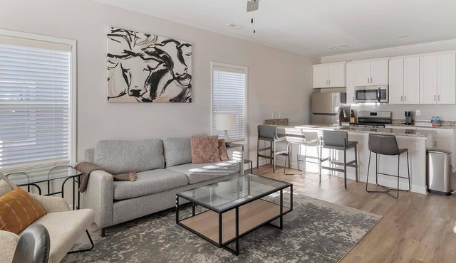 Landing | Stylish 2BD, Courtyard, Clubhouse