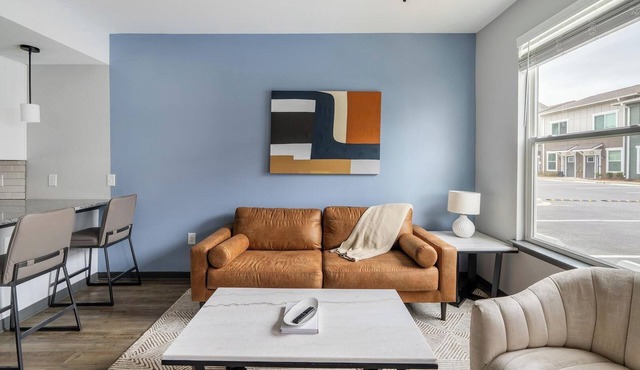 Landing | Stylish 3BD, Gym, Pool