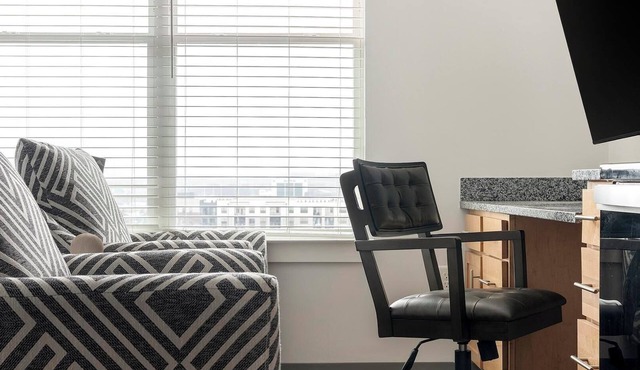 Landing | Stylish Studio, Pool, Yoga Studio