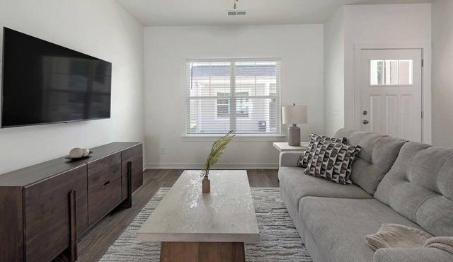 Landing | Stylish 2BD, Gym, Clubhouse
