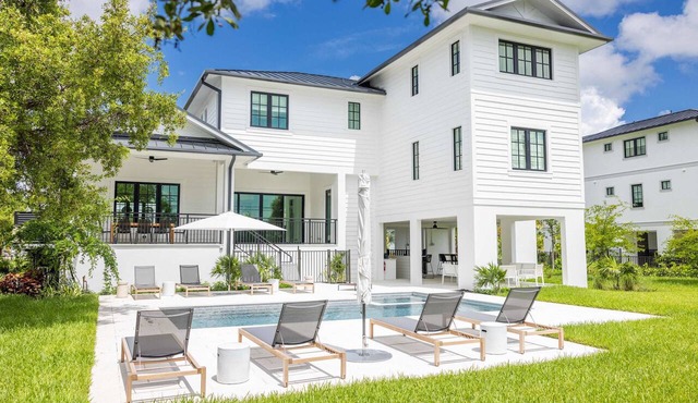 Larkshine House at Lunara Bay