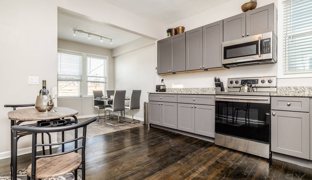 Light and bright 3BD duplex in Avondale, Chicago in Chicago