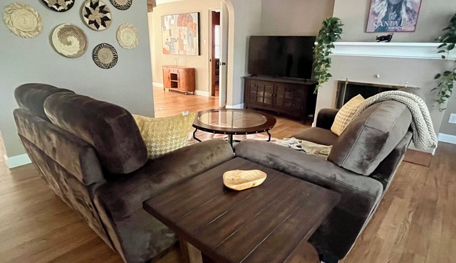 🌶️Location! Huge 3K SqFt Home Nestled on Private 1-Acre Lot + Mountain View’s in Albuquerque