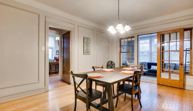 Lovely Near Loyola - Enjoy the Wonderful Outdoor Space and Sun Room - Room for the Whole Crew apts