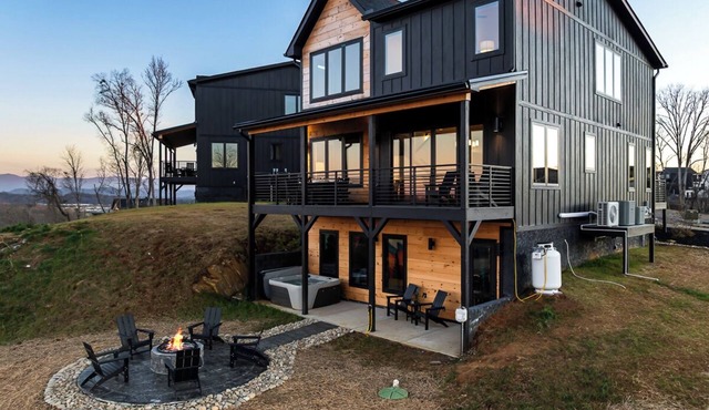 Luxe Mountain Lodge: Indoor Pool, Views, Fire Pit
