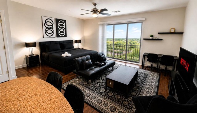 Luxe Nest King Studio Downtown 2B3