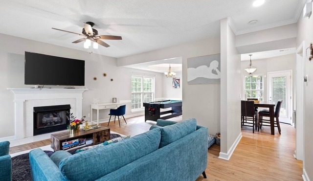 Luxe Sleek 4BR Paradise Near Uptown w/Games & Grill