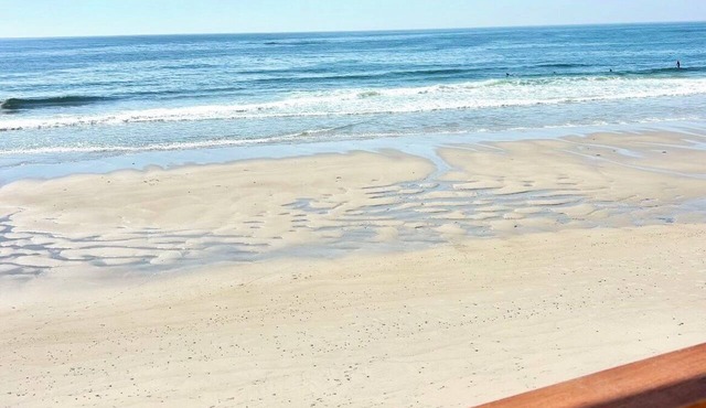 Luxurious Beachfront New England Cottage in Biddeford