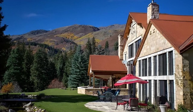 Luxurious Mountain Retreat with Pool in Midway