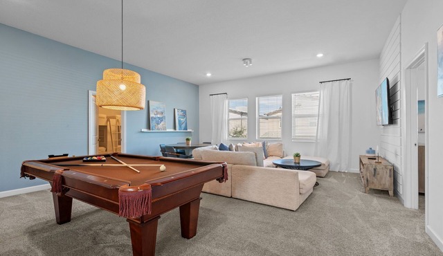 Luxury 6BR house w/Pool & BBQ Near the Beach
