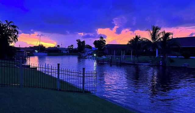 Luxury Cape Coral Waterfront Retreat Pool, Spa, Dock & Pet Friendly