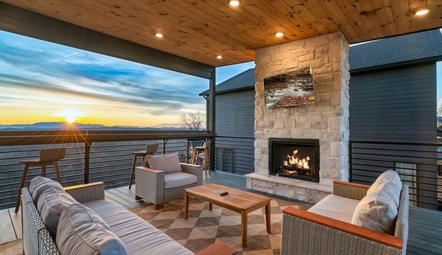 Luxury Getaway, Sleeps 6・Views, Hot tub, Roof Deck