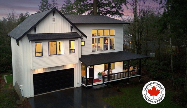 Luxury Private Cabin Beautifully Design with Beautiful Hiking Trails in Washington in Sedro-Woolley