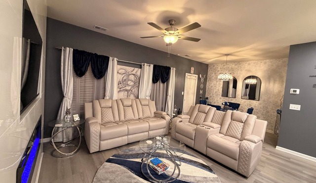 Luxury Retreat with Backyard Oasis & Community Pool 4 bedroom 2.5 townhouse