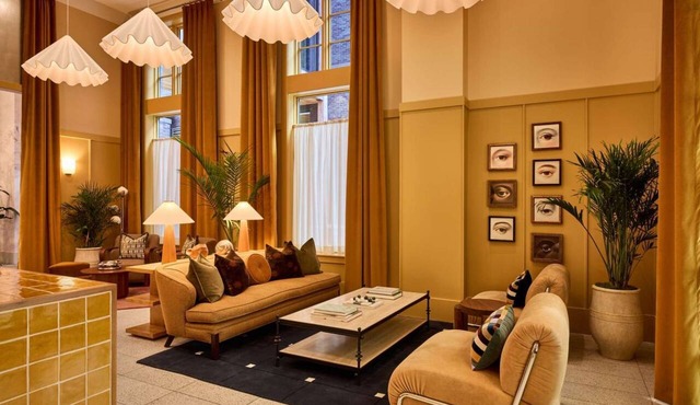 Luxury Savannah Loft + Pool, Bikes & Dining