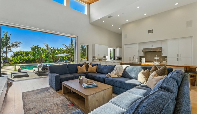 Luxury Stay w/Pool, Spa, Fire Pit, Outdoor Lounge & Stunning Ocean Views | Encinitas Retreat