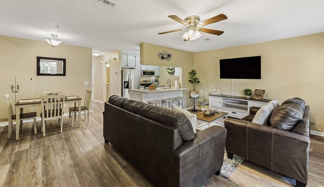 Luxury Townhouse 5 min from Fort Novosel and downtown Enterprise
