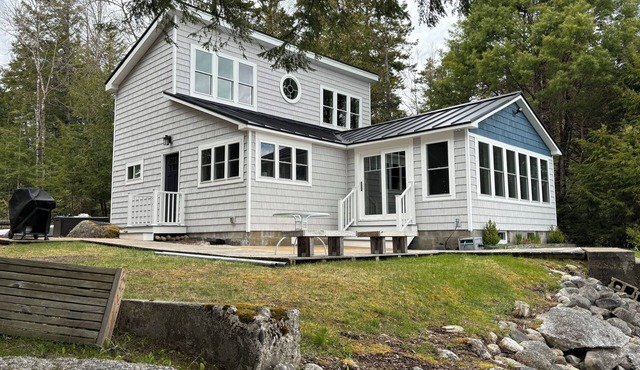 Maine Lake Cottage on Beech Hill Pond near Bar Harbor and Acadia National Park in Otis