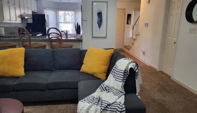 Majestic Cozy Blue Townhouse Sleeps 4
