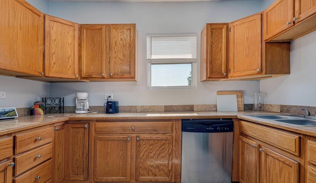 Marvelous 3-bedroom apartment with AC in vibrant Chicago in Chicago