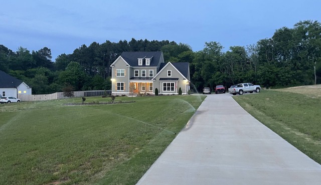 Masters Rental. Brand New Home and secluded from the Masters Craziness.