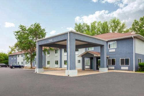 McHenry Inn in McHenry