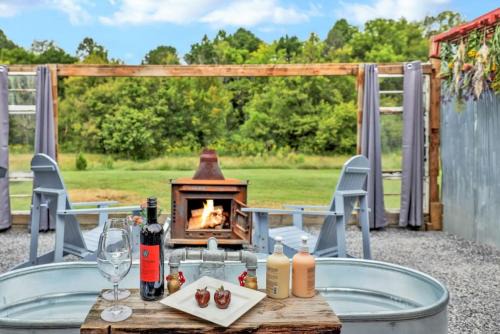 Meadow View Romantic Nature Stay w Barn, Outdoor Tub and Sauna