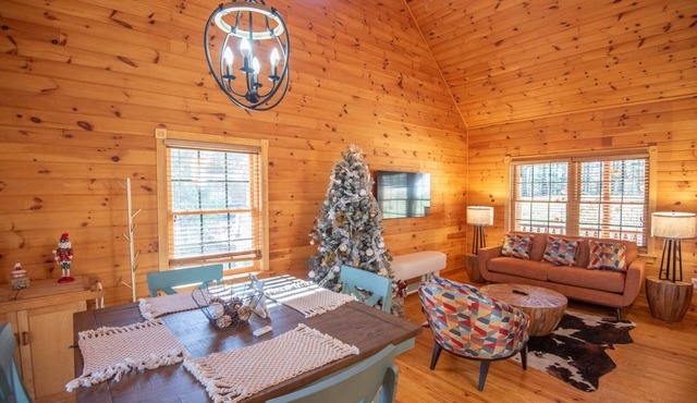 Millers Creek Log Cabin - 20 minutes to WJ and Wilkes in Millers Creek