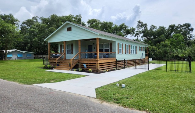 "MINT TO SEA" New Beach Cottage with porch views - 900 ft from the beach!